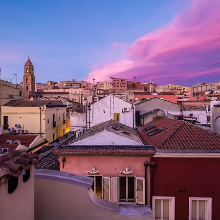 Palazzo Dessy Historic House Гостевой дом Кальяри