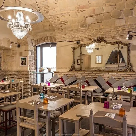 Palazzo Dessy Historic House Гостевой дом 4*