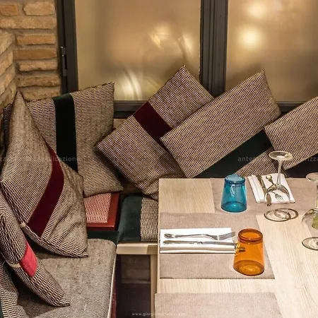 Penzion Palazzo Dessy Historic House Cagliari