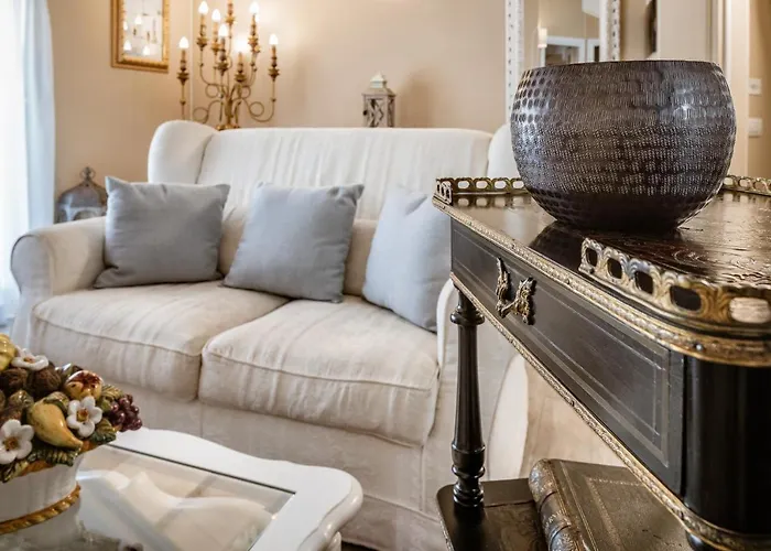 Palazzo Dessy Historic House Гостевой дом Кальяри